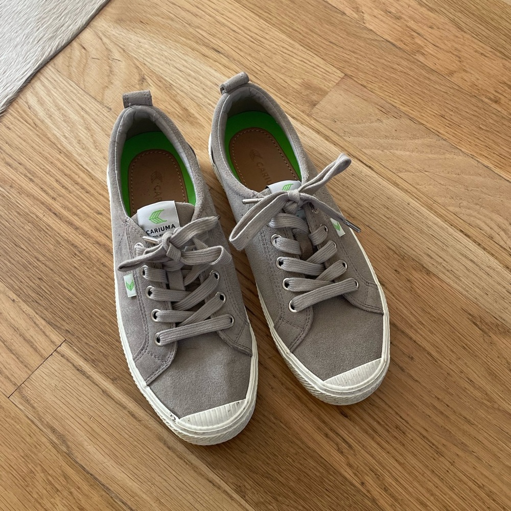 CARIUMA OCA Low Grey Suede Sneakers